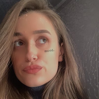 po_darunok's profile picture. майбутній лікар, яка знає трішки español 😌