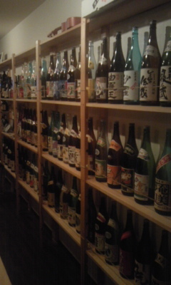 kuma1957's profile picture. 神戸の西の端の垂水で、焼酎Barやってます。 黒糖焼酎120種類だけしか置いていない店です。 何故かお客さんの繋がりから音楽好きが集まり、たまにライブなんかもやってます。