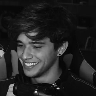 infinityjulian_'s profile picture. 