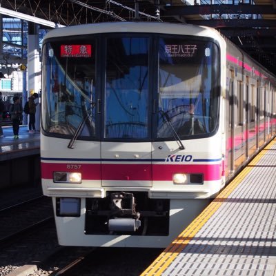 鉄道大好きな人です。好きな鉄道はJR西日本の東海道線の車両です。普段は京王線を多く撮っています。