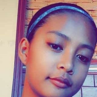 MilarLoren's profile picture. im in pain but still Chillin'🤙