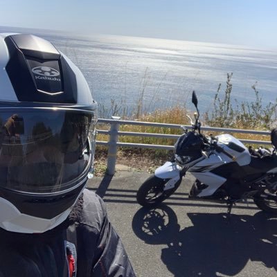 z250乗り🏍 バスケしてるぼっちライダー🏀 休日は気がつけば琵琶湖沿い走ってる 誰かと一緒に走ってみたいので誘ってください😊 いつかはz1000に乗りたい！！