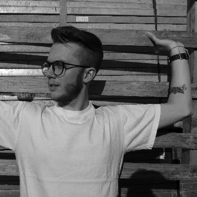 Studente di ingegneria del cinema al #PoliTO 🎬
Attivo nel corso di #rivoluzDigitale
Segui l'#evoluzionedigitale sul blog!