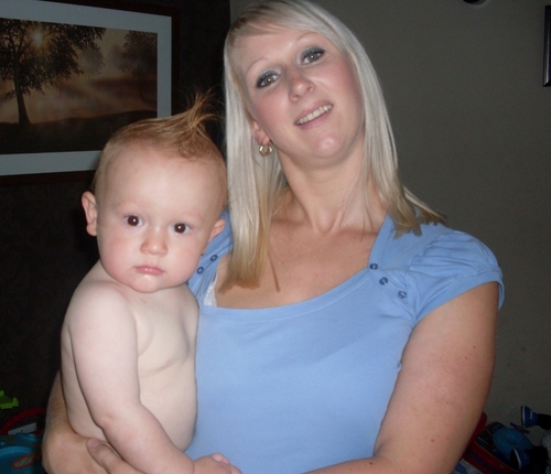 A full time mum to my two beautiful boys and loves to gossip! Also trying to make a bit of money workin from home!