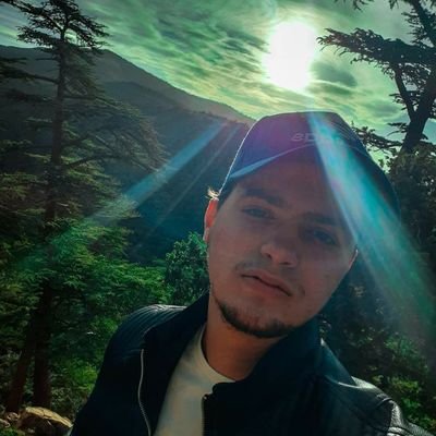 Film maker 🎬
Sanda warrior 🥊
communication student ✍🧠
Theatre student 🎭
