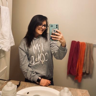 Animal lover🙈//Capricorn♑//Love to take photos📷//NHS Class of 2020👩🏻🎓