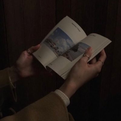 asr10ar's profile picture. Despite the beauty of things, you are the most beautiful ||🌻 🍃.