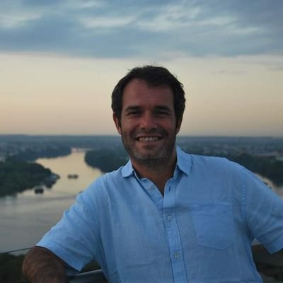 ydurozad's profile picture. Enseignant, de l'histoire de la géographie... Retour de longues années ultramarines et balkaniques...