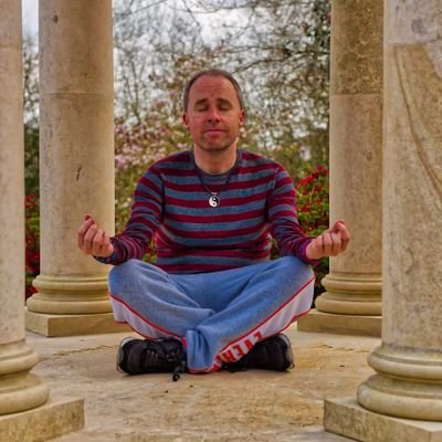 I'm 5 7 brown hair blue eyes athletic
and keeps fit.I am Twitch affilated Irish Streamer .
