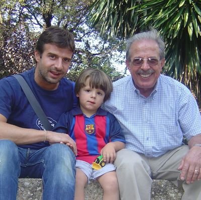 Català, que hi vols fer! Aprenent a viure i gaudint de l'aprenentatge. Cegament enamorat dels meus. La meva òrbita? Família i país. Barça: #Cruyff #Guardiola