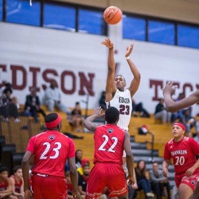 ⭐️Torrean Lewis📍Rochester ,NY ↕️6’4↔️210Lbs🏀SG🎓’20📚3.50🏛Edison Tech school