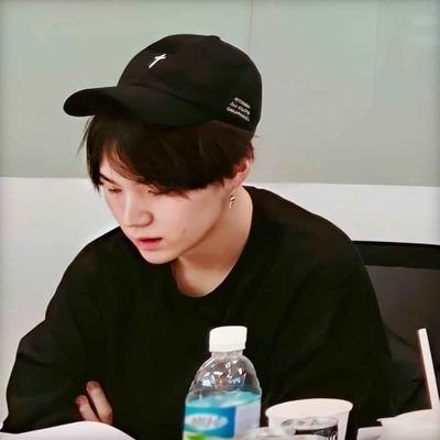 kimderio's profile picture. fan account @bts_twt