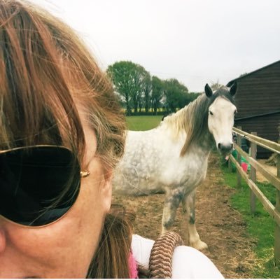 Countryside born and breed. Horses, dogs, wildlife, countryside welfare and conservation, environment. Teacher of SEND. IG @juliet_emmas_equines 🐴🐴🐴🦓 hEDS