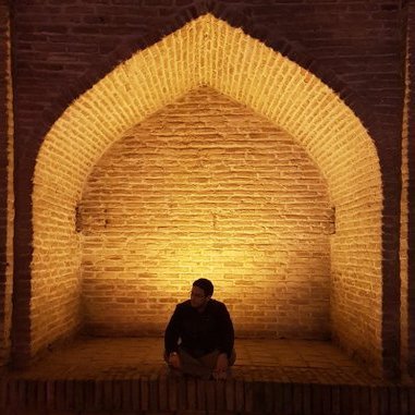 بسم الله الرحمن الرحیم
ما را به چشم سَر مبین ما را به چشم سِر ببین
