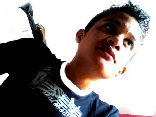 Gosto de escutar musica eltronica,amo dançar Free Step, amu futebol e o cruzeiro , ir pra balada.