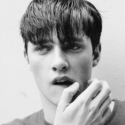 Kcrbhen's profile picture. TW: personnages allant des troubles autistiques.