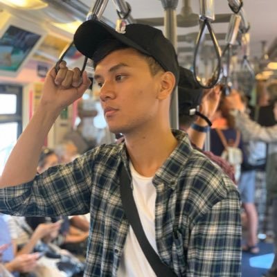 MamanManis's profile picture. tall. thin. awkward.