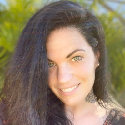 SuziStorm's profile picture. Here lies Suzi Storm...🖤