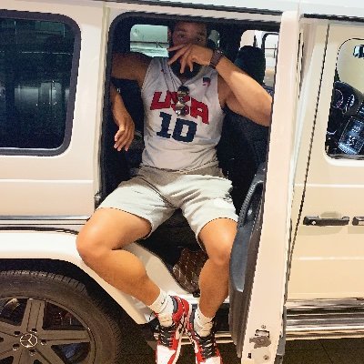 “You can either sleep and dream your dream, or you can get up and chase your dream” - Young thug 💯💰 Music producer / Musician 🎻 Video game streamer 🎮