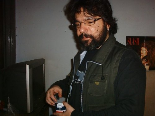 Soy músico manager y productor musical, dj, remixer, periodista y locutor periodistico y productor de radio y tv