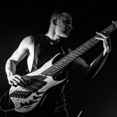 Touring/Session Bassist. Bass @ INTERVALS, JIA. Berklee Alum. For lessons & business inquires: jacobumanskybass@gmail.com