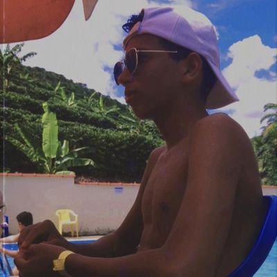 o segredo é aproveitar os momentos bons para sorrir e os tristes pra aprender e crescer