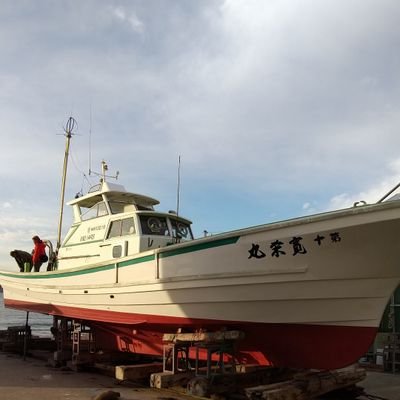 平塚で朝獲れ釜あげしらすの販売をおこなっています⚓　　　　　　　　　　　　　　　　　お近くにお越しの際にはお立ち寄りください(^^)/

湘南しらす直売所情報→
https://t.co/SbYPMNF6hw