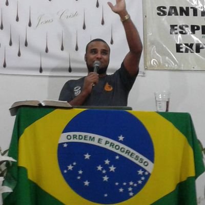 Pastor pela vontade de Deus, Casado com a Pastora Paula e Pai do Juan Pedro, em Um povoado chamado Virgilândia no Norte de Minas de mais ou menos 600 pessoas.