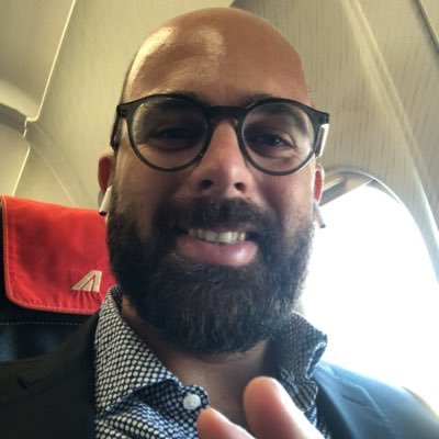 Catanese, cittadino del mondo, viaggiatore, Juventino, H2OpoloLover, manager. Living in Rome. The best is yet to come, vive como si no hubiera mañana