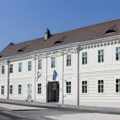 A Semmelweis Ignác egykori szülőházában működő Semmelweis Orvostörténeti Múzeum az orvostudomány és gyógyszerészet hazai és nemzetközi történetéből ad ízelítőt.