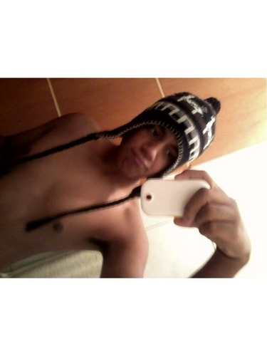 Maathii_Diias's profile picture. legal,gentiu com quem merece e alegre ^^
gosto? segue ai ?
orkut:theussantos2@yahoo.com.br
msn:matheus.santos.14@hotmail.com
só sigo quem me segue