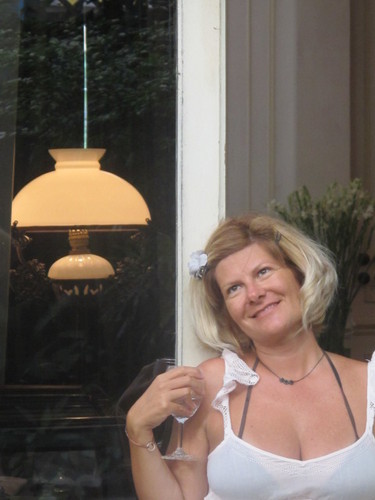 Interior & textile designer, blogger, traveller. Inspired by art, world culture, xchanging ideas.Fan of smart designs, objects and furniture.