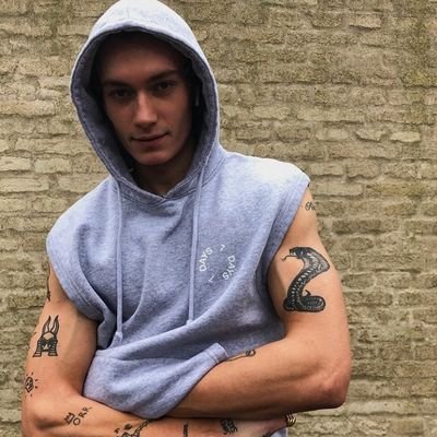 TheSun_fIower's profile picture. Here comes the sun.