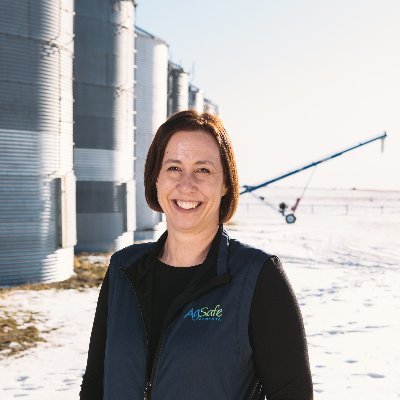 Farm raised, mom of 3 girls, archery coach, runner, karate black belt, 4-H leader and love being outdoors. ED at AgSafe Alberta. My tweets are my own.