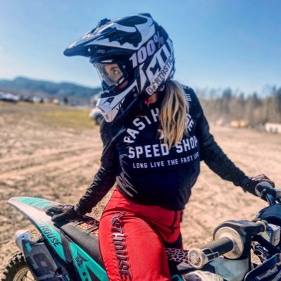 Snow | Moto | Adventure 🌿🎙🏂❄️☀️🌲🤘🏽 Insta: @taybalfour • 🎙 Owner of the Manic Mentality Podcast + Manic Media Management