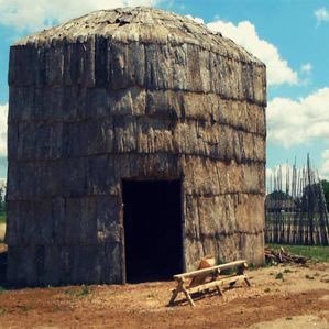 Learn the Haudenosaunee history and culture by visiting our 17th Century full sized replica Longhouse Ganǫsa’ǫ:weh (Real/Original House).