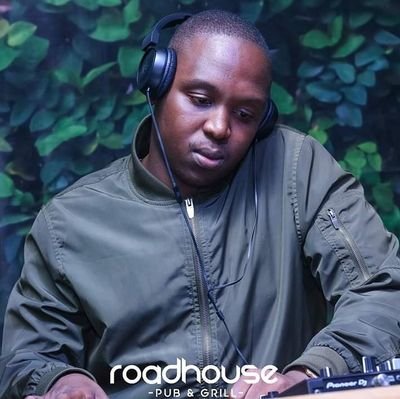 soulistic_tj's profile picture. Compiler of the Late Night Sessions 🥁🎹
#UndergroundKing 🧟