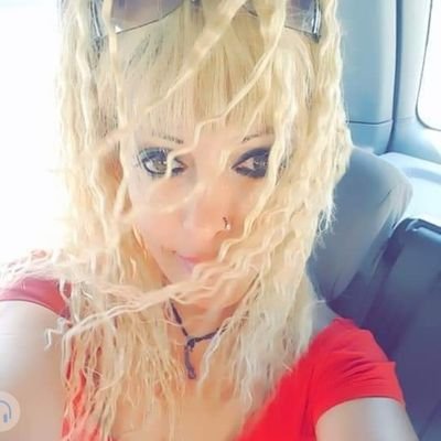 e687397b026549d's profile picture. Yalnızlık, Gidenin emanetidir..!!
Biz emanete ihanet edenlerden değildik,
Bu yüzden
       bir daha S E V E M E D İ K...LAZ KIZI