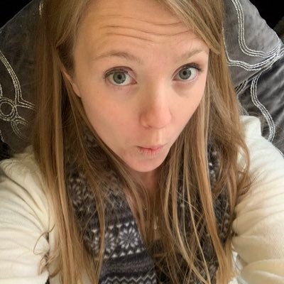 denikeslero1's profile picture. She has kids and likes vaccines!