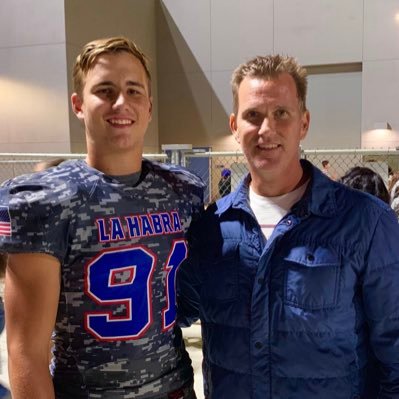 6’5 250lbs OT/DE at La Habra HS Bench:320 Squat:585 CO/2022
