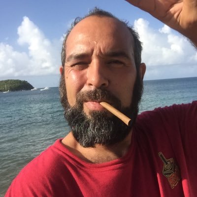 Especial somos todos. Que te cuento me encanta bailar y la mejor comida que vas a probar en Vieques sale de mi restaurante El Guayacán