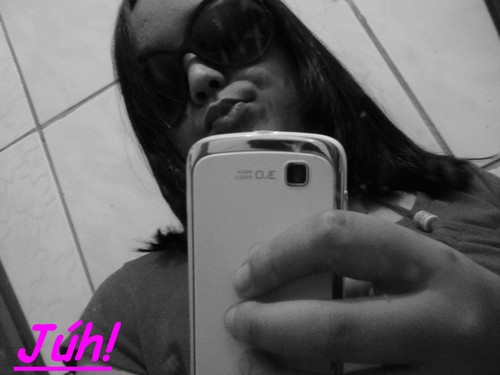 ღ●๋•ﻝนĦĦĦღ●๋•
apenas uma garota com a alegria de uma criança;
a malícia de uma adolescente;
e sentimentos de mulher!
