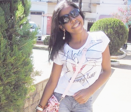 Oooioi :) , Tenho 13 Aninhos Moro em Minas Gerais , Sou SOLTEIRA ,  :) , Follow-me ? #RAAAAAWR ;*