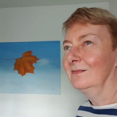 Just someone who loves to paint landscapes, seascapes and more. Represented by https://t.co/2O7NnlR6n5