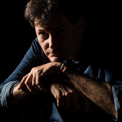 Pascal_Houmard's profile picture. Je m'amuse de ce que mon écriture plurielle vous paraisse si singulière...