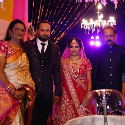 PMsumeet's profile picture. Get to enjoy the moment.