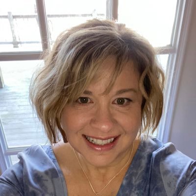 Speaker, writer, global marketer & content creator. A foodie, auction addict and AVtweep for life. Marketing and Communications Sr Executive.