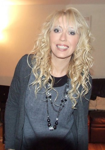 Late 30's engaged with 2 children, recovering from a serious illnes at the mo, so loving and living life to the full.