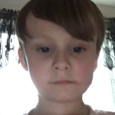 DamianB55783739's profile picture. A boy who stays on his phone all day