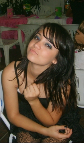 Sou TWITERIRA !Odeio comida,agua e batata frita de carinhas.amo tattoos,carolina de chocolate e de limao. O resto é apenas resto !